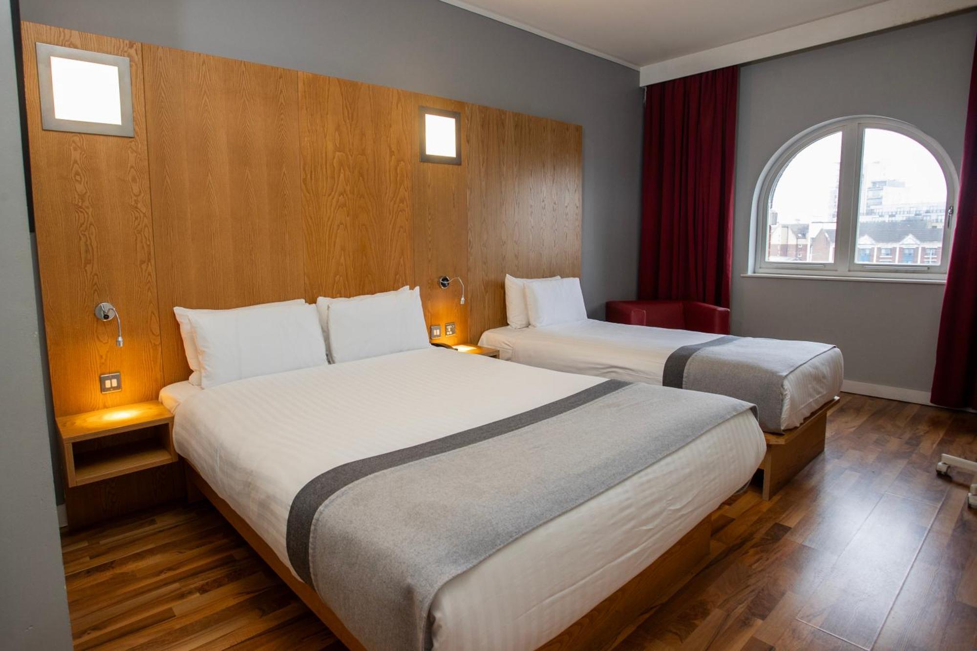 Ramada By Wyndham Belfast Ξενοδοχείο Δωμάτιο φωτογραφία