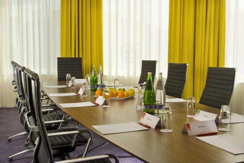 Ramada By Wyndham Belfast Ξενοδοχείο Εξωτερικό φωτογραφία