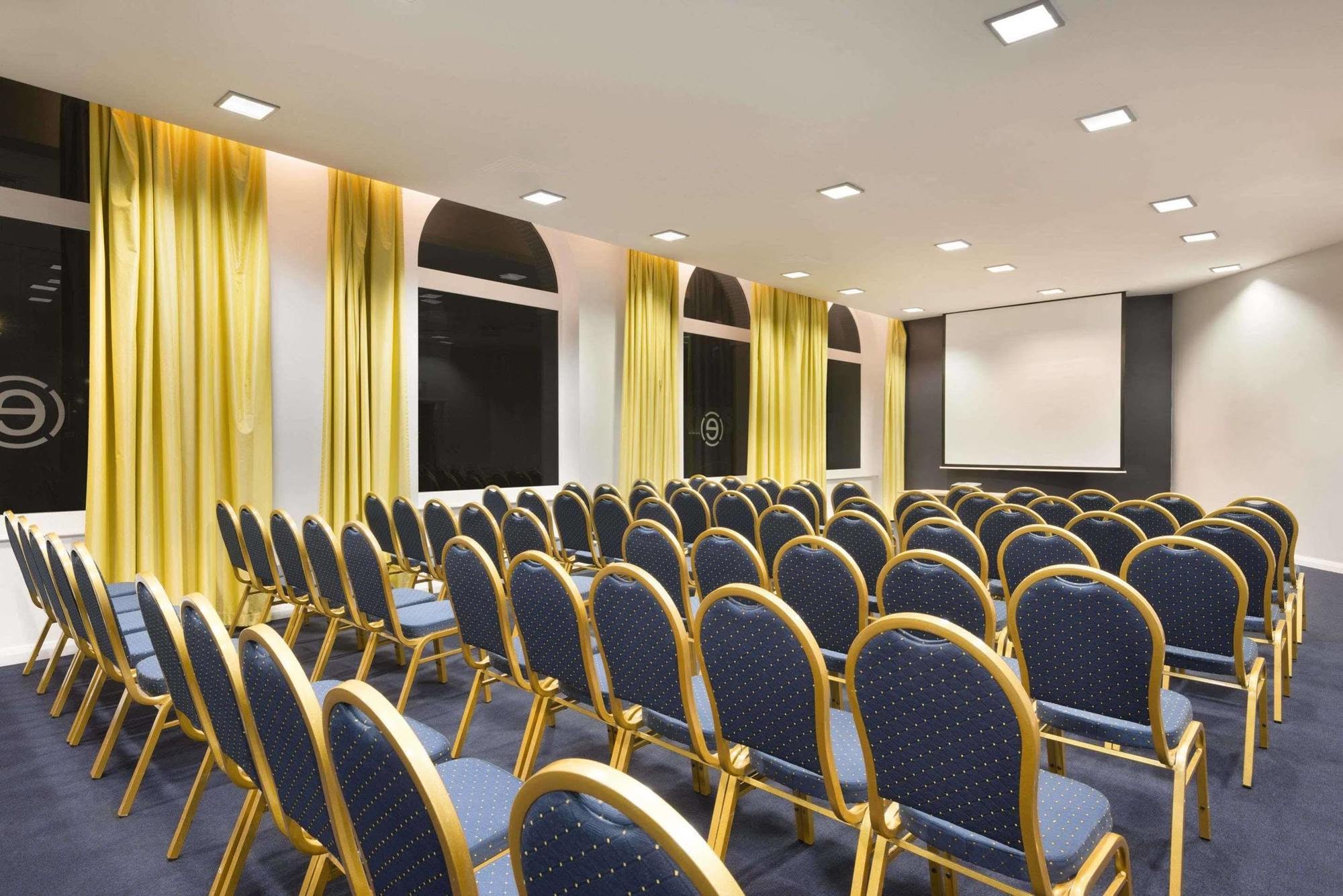 Ramada By Wyndham Belfast Ξενοδοχείο Εξωτερικό φωτογραφία